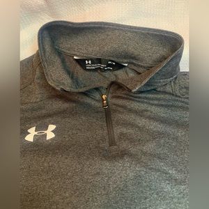 Under Armour long sleeve UA tech shirt. Color: Gray